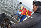 AM4：00　網走湖のシジミ漁がスタート！小川シェフも「隆清丸」に乗せていただき“じょれんびき漁”を体験！